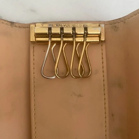 Louis Vuitton Key Holder - Picture 9 of 13